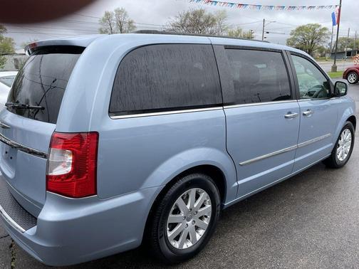 2016 Chrysler Town & Country Touring