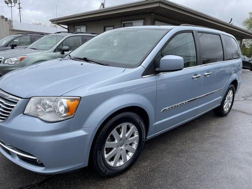 2016 Chrysler Town & Country Touring