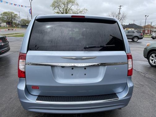 2016 Chrysler Town & Country Touring