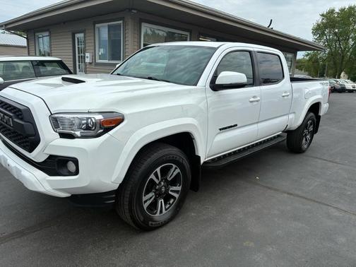 White 2017 Toyota Tacoma TRD Sport