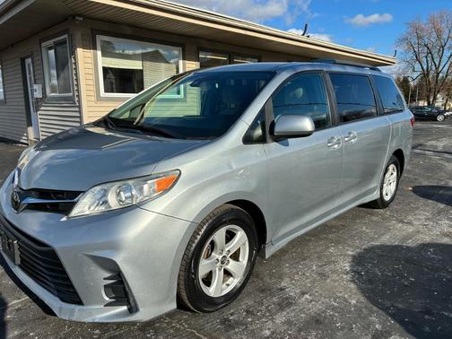 2019 Toyota Sienna LE
