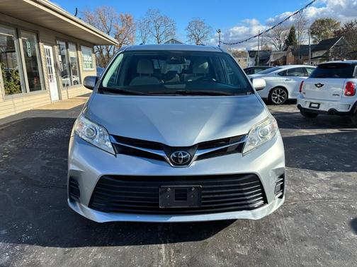 2019 Toyota Sienna LE