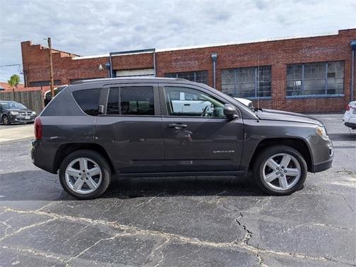 Photo 3 of 26 of 2014 Jeep Compass Latitude