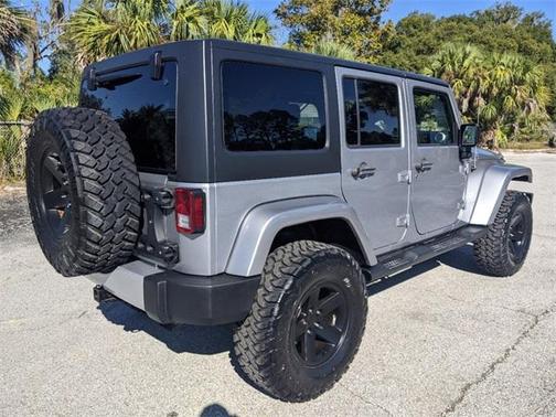 Photo 4 of 27 of 2015 Jeep Wrangler Unlimited Sahara