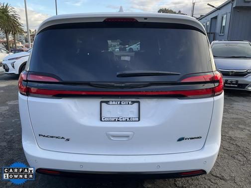 2022 Chrysler Pacifica Hybrid Touring L