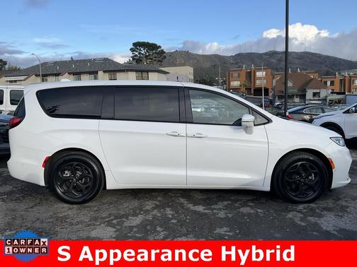 2022 Chrysler Pacifica Hybrid Touring L