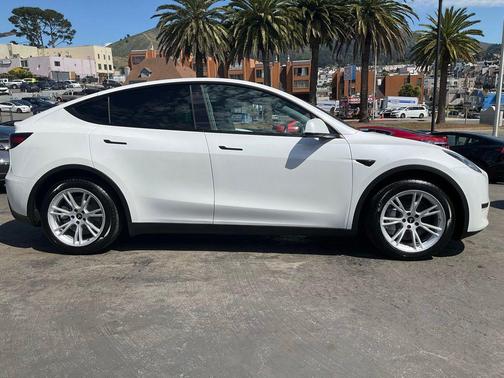Pearl White Multi-Coat 2021 Tesla Model Y Long Range Dual Motor All-Wheel Drive
