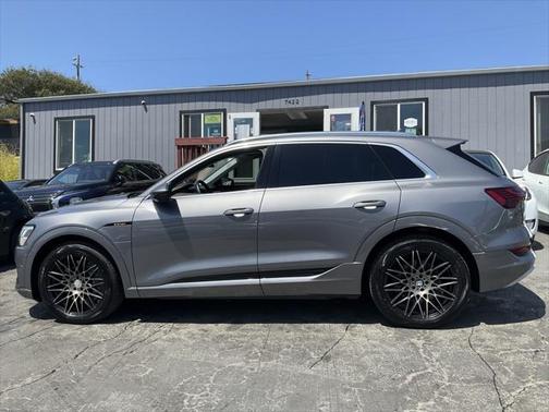 2019 Audi e-tron Premium Plus