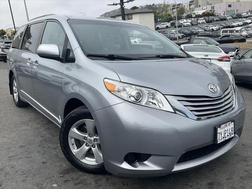 2017 Toyota Sienna LE