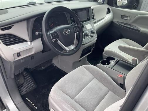 2017 Toyota Sienna LE