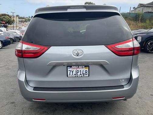 2017 Toyota Sienna LE