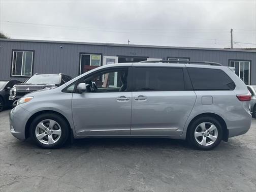 2017 Toyota Sienna LE