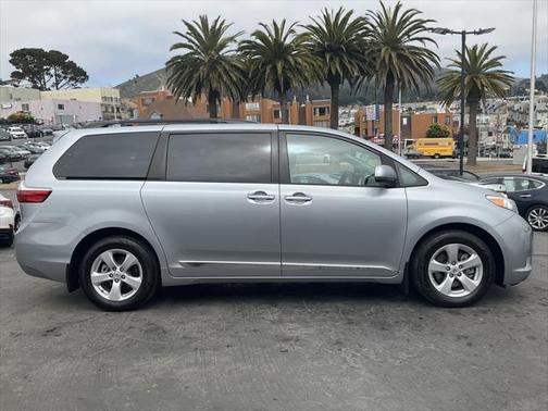 2017 Toyota Sienna LE