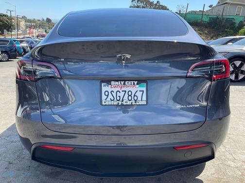 Midnight Silver Metallic 2023 Tesla Model Y AWD