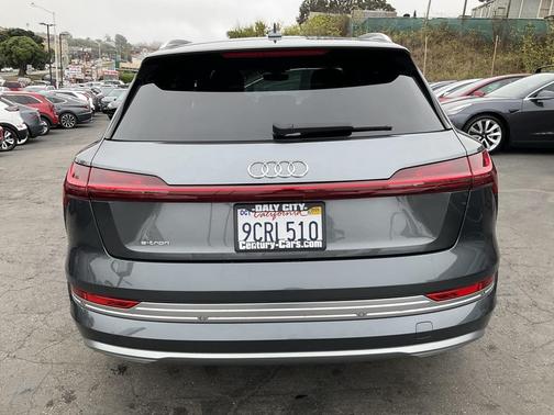 2019 Audi e-tron Premium Plus