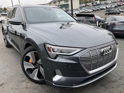 2019 Audi e-tron Premium Plus