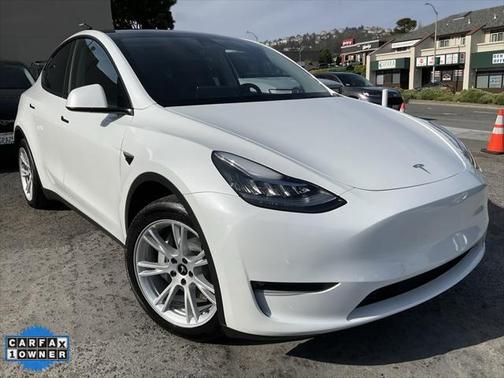 2022 Tesla Model Y Long Range Dual Motor All-Wheel Drive