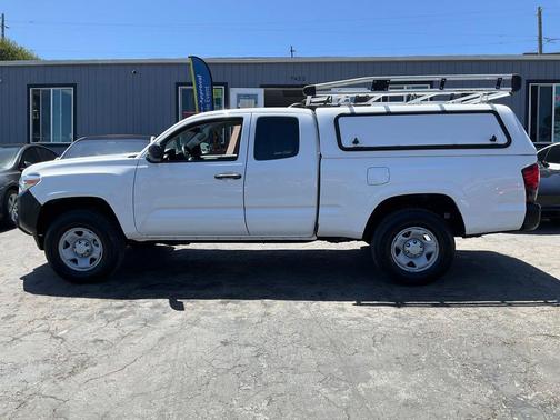 White 2022 Toyota Tacoma SR