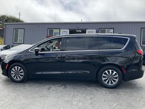 2023 Chrysler Pacifica Hybrid Touring L