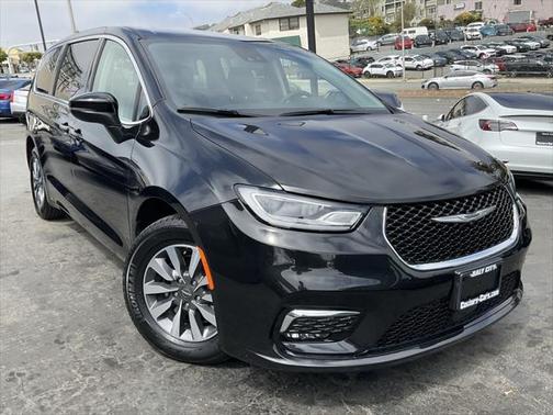 2023 Chrysler Pacifica Hybrid Touring L