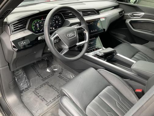 2019 Audi e-tron Premium Plus