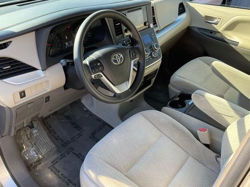 2015 Toyota Sienna LE