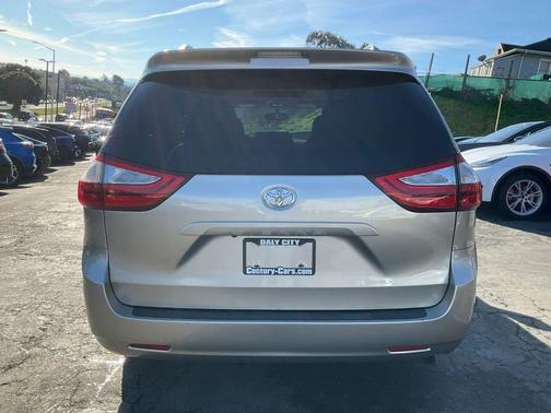 2015 Toyota Sienna LE