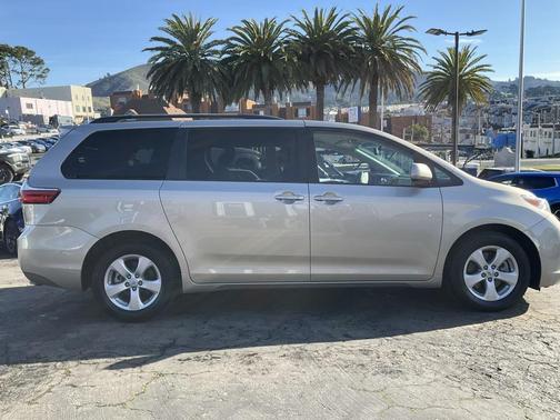 2015 Toyota Sienna LE