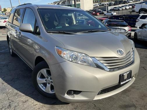 2015 Toyota Sienna LE
