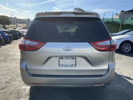 2015 Toyota Sienna LE