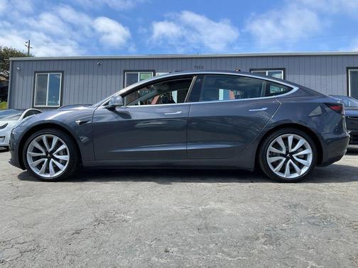 Midnight Silver Metallic 2018 Tesla Model 3 Long Range