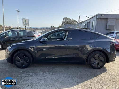 2026 Tesla Model Y Standard Rear-Wheel Drive
