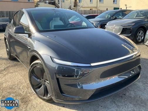 2026 Tesla Model Y Standard Rear-Wheel Drive