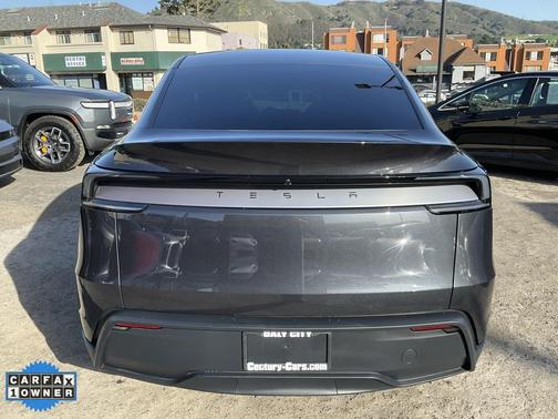 2026 Tesla Model Y Standard Rear-Wheel Drive