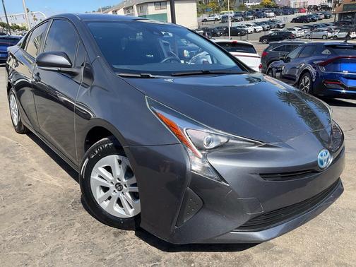 Classic Silver Metallic 2017 Toyota Prius Two