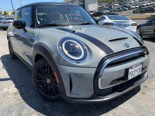 Moonwalk Grey Metallic 2023 MINI Hardtop Cooper S