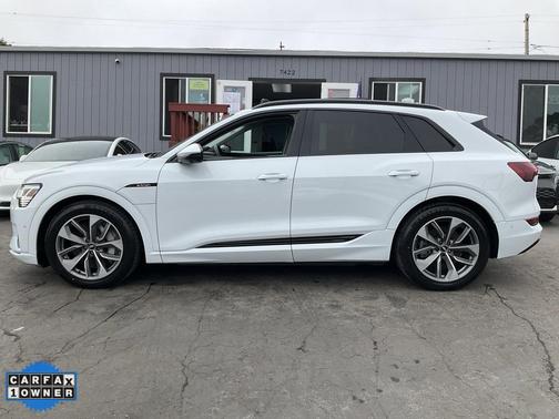 2021 Audi e-tron Premium Plus