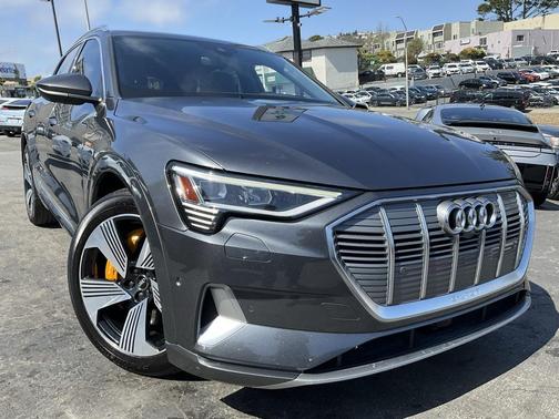 2019 Audi e-tron Premium Plus