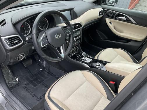 2019 INFINITI QX30 LUXE