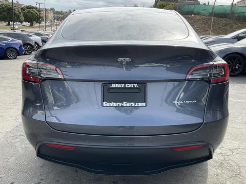 2022 Tesla Model Y Long Range Dual Motor All-Wheel Drive