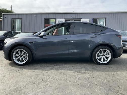 2022 Tesla Model Y Long Range Dual Motor All-Wheel Drive