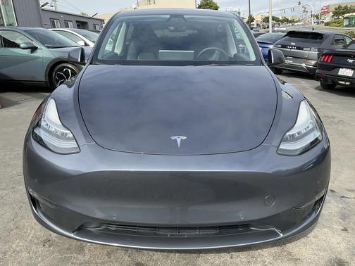 2022 Tesla Model Y Long Range Dual Motor All-Wheel Drive