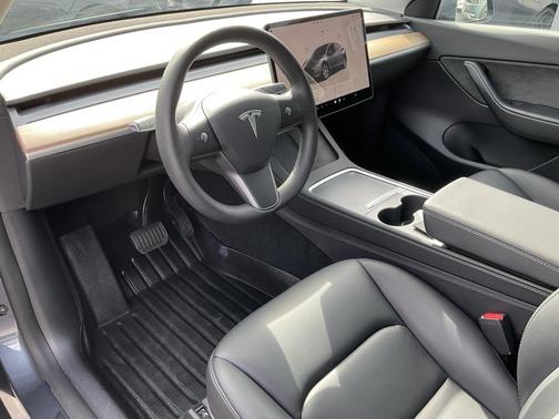2022 Tesla Model Y Long Range Dual Motor All-Wheel Drive
