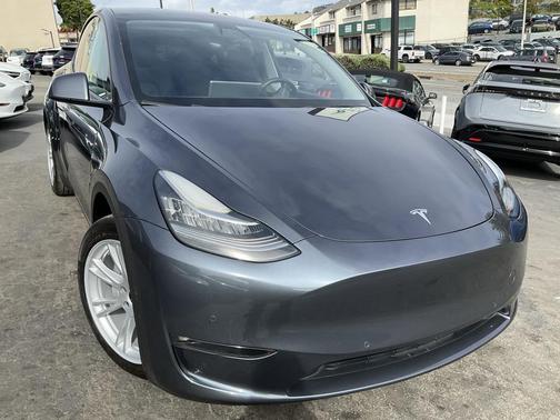 2022 Tesla Model Y Long Range Dual Motor All-Wheel Drive