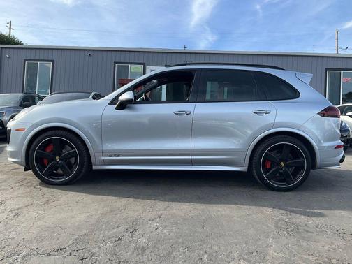 2016 Porsche Cayenne GTS