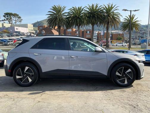 2025 Hyundai IONIQ 5 SEL