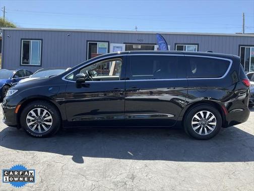 2023 Chrysler Pacifica Hybrid Touring L
