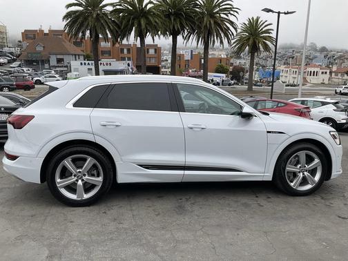 2019 Audi e-tron Premium Plus