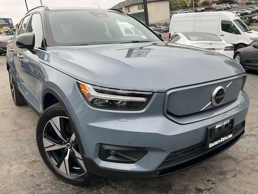 Thunder Grey Metallic 2021 Volvo XC40 Recharge Pure Electric P8