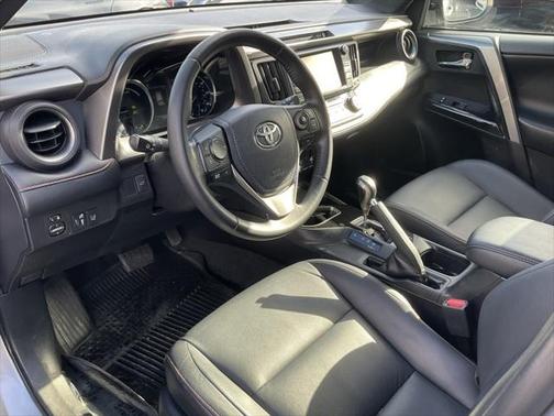 2017 Toyota RAV4 Hybrid SE